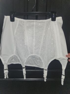 *New* Vintage Eyelet Garter Belt